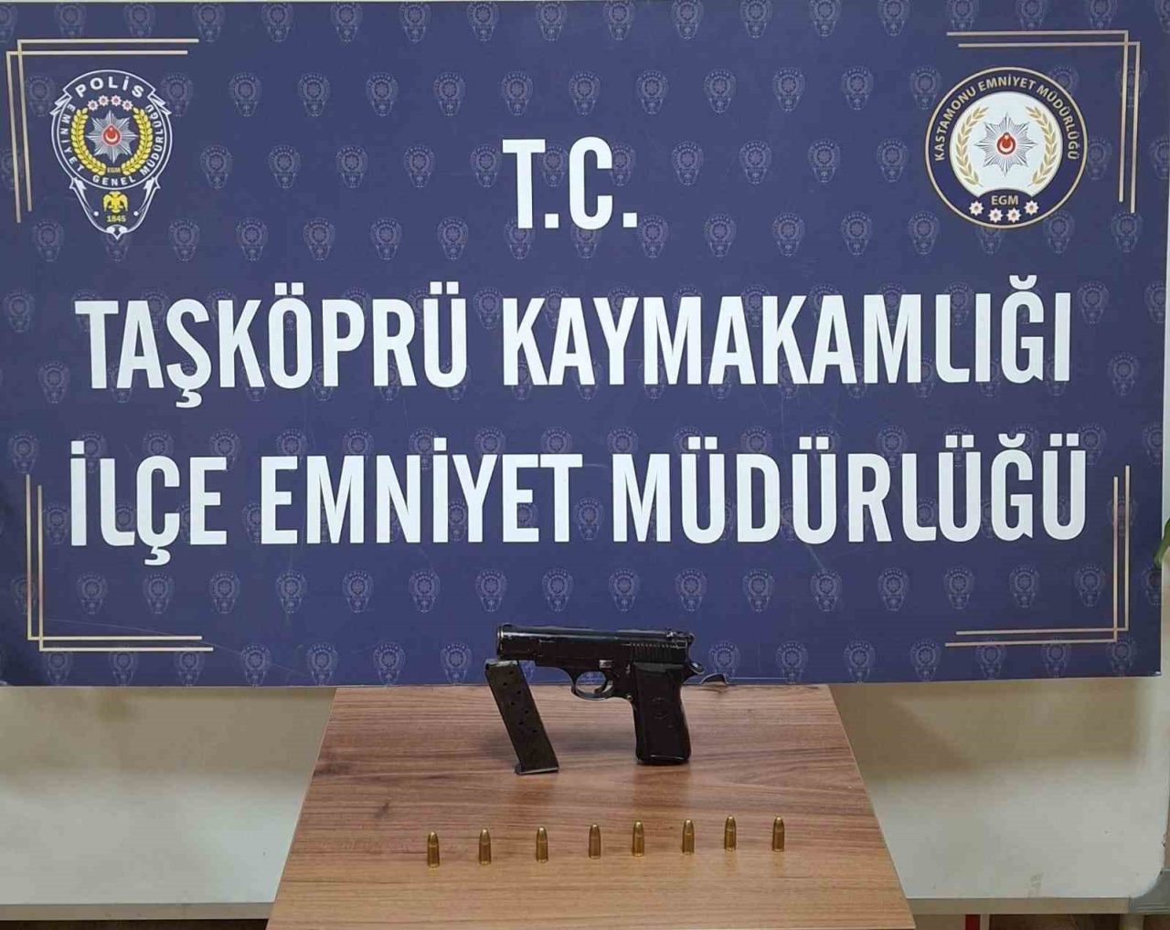 Kastamonu’nun Taşköprü ilçesinde polis ekipleri tarafından yapılan kontrollerde, 3 adet