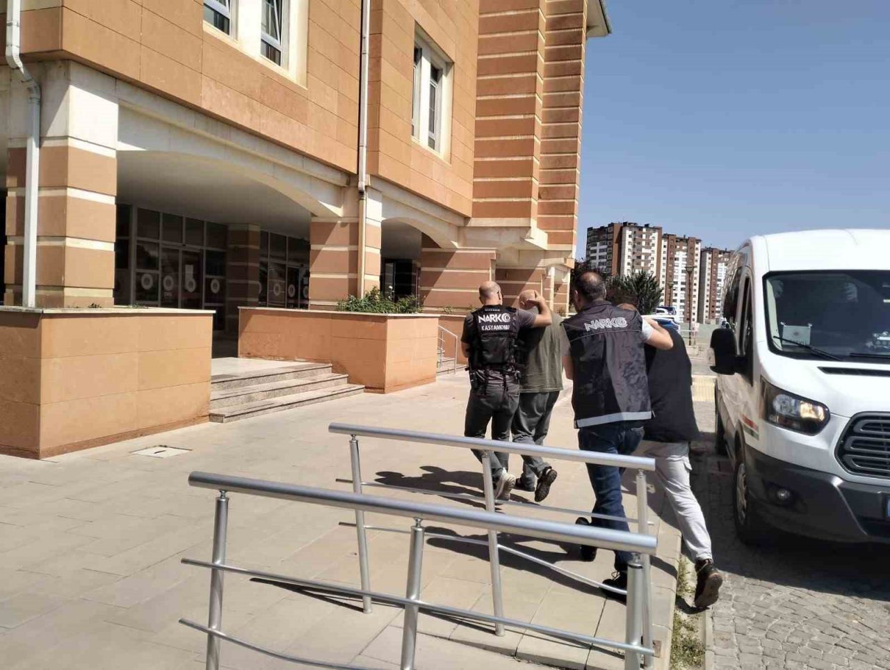 Kastamonu’da polis ekipleri tarafından düzenlenen uyuşturucu operasyonunda 3 milyon TL