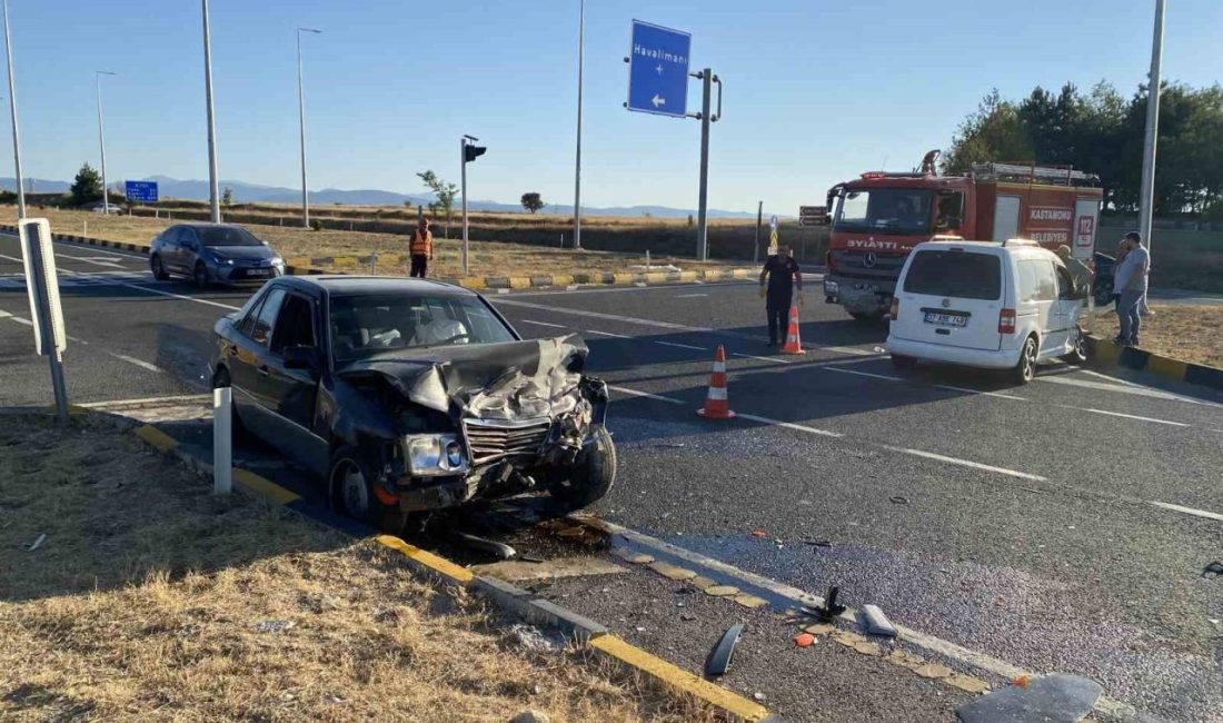 Kastamonu’da hafif ticari araç ile otomobilin çarpışması neticesinde meydana gelen
