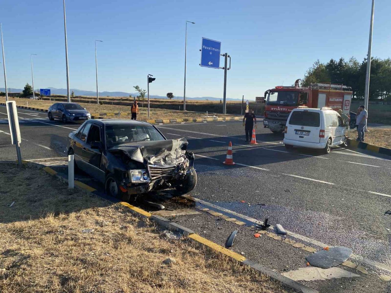 Kastamonu’da hafif ticari araç ile otomobilin çarpışması neticesinde meydana gelen