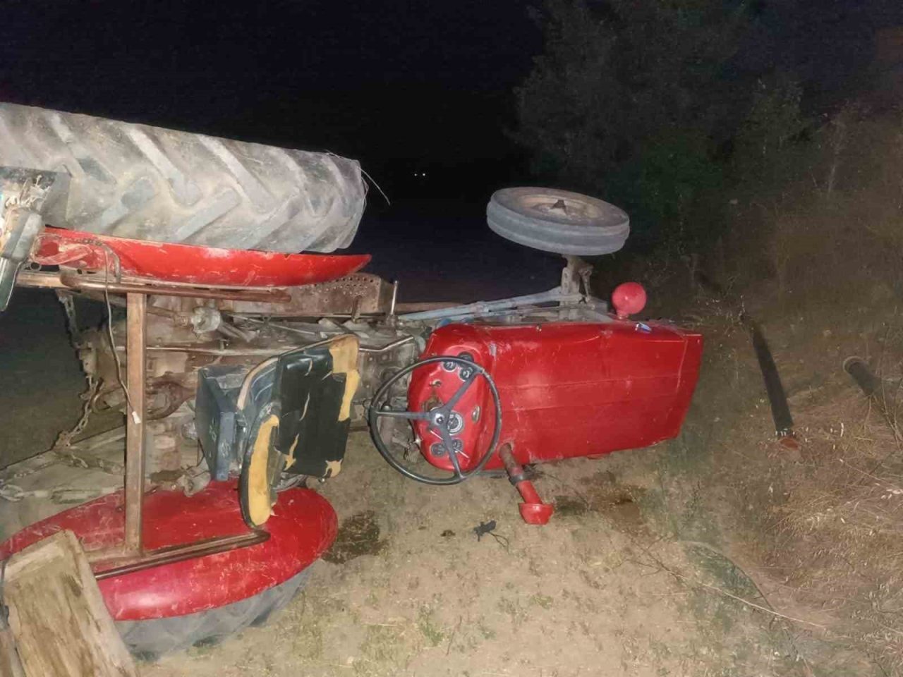 Kastamonu’nun Taşköprü ilçesinde traktörün devrilmesi neticesinde meydana gelen kazada 2