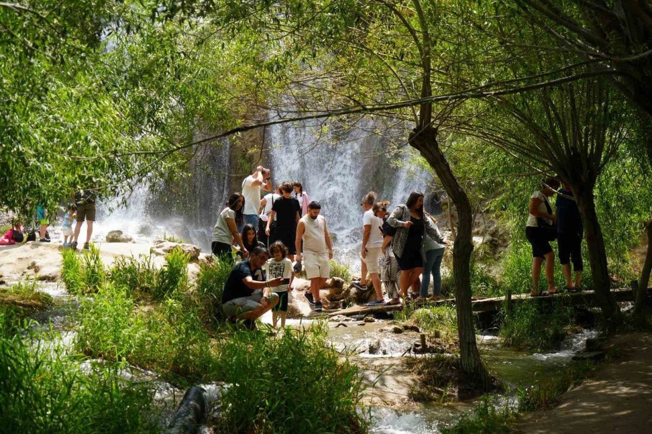 Erzincan’da sıcaktan bunalanlar, Munzur Dağı eteklerindeki 9 ayrı kaynaktan gelen