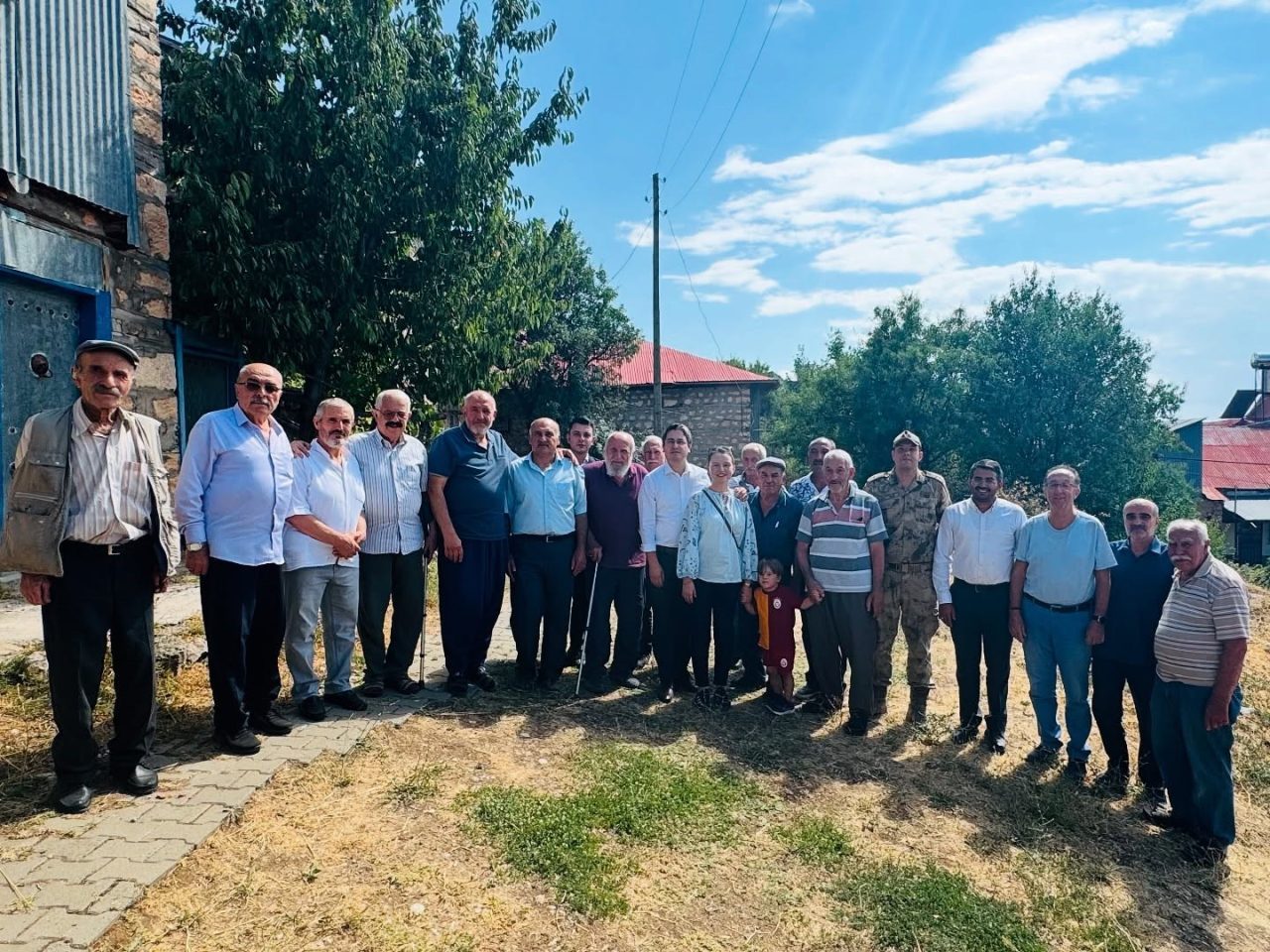 Erzincan’ın Kemaliye ilçe Kaymakamı Emirhan Arıkan, Boylu ve Karapınar köylerini