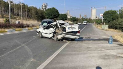 Sivas’ta aynı istikamette seyir halinde olan iki araç çarpıştı. Fiat