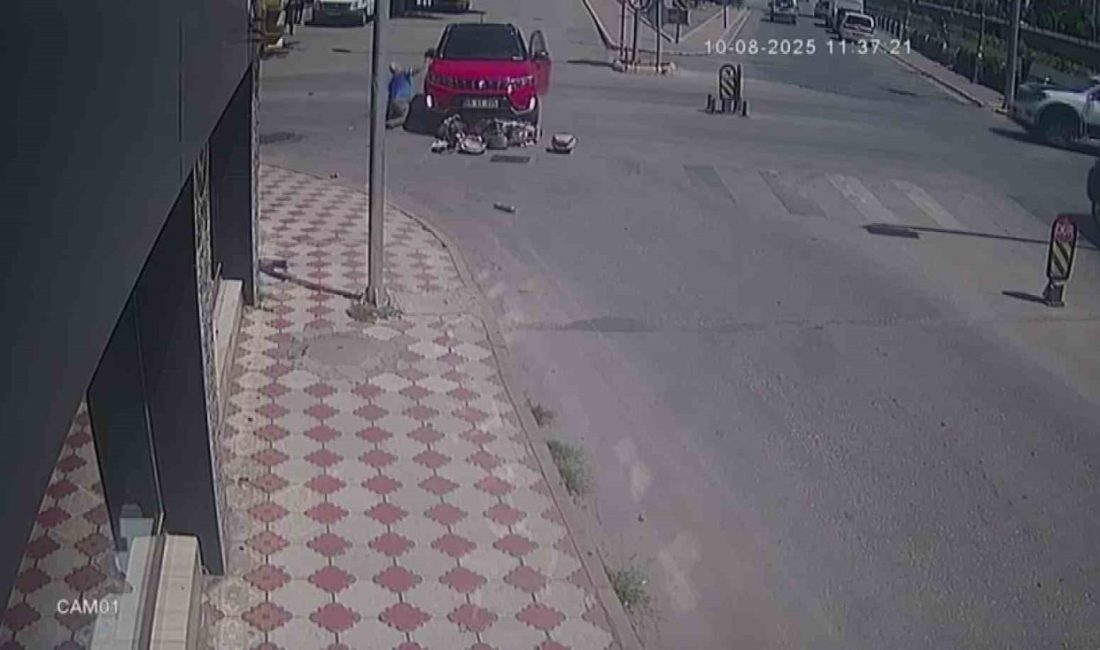 Amasya’da kavşakta otomobille çarpışan elektrikli bisikletin sürücüsü, öfkelenerek otomobilin camına