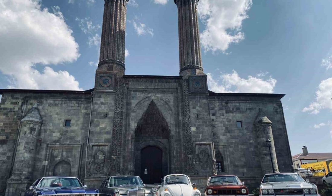 Erzurum Büyükşehir Belediyesi, geçmişin izlerini taşıyan birbirinden özel klasik otomobilleri