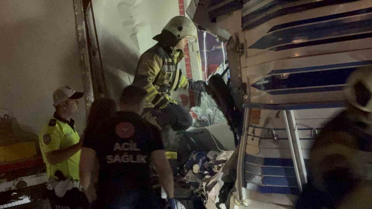 Kocaeli’nin Çayırova ilçesinde 1 kişinin hayatını kaybettiği zincirleme trafik kazasıyla