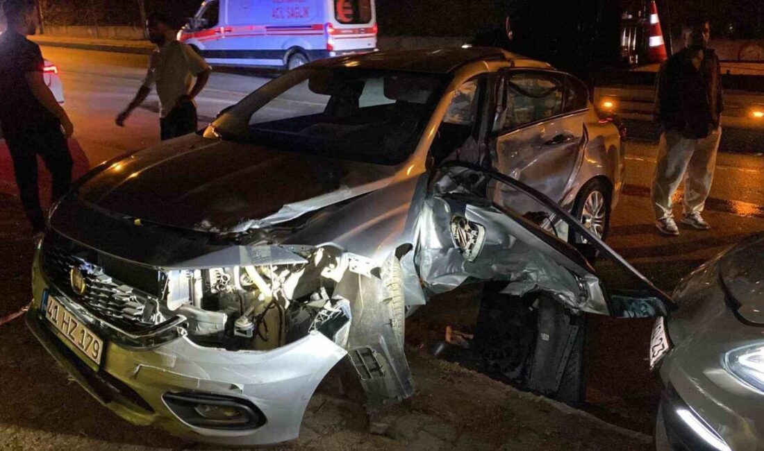 Kocaeli’nin Kartepe ilçesinde iki otomobilin çarpıştığı kazada 4 kişi yaralandı.