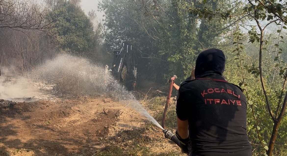 Bursa’nın İznik ilçesinde başlayıp rüzgarın etkisiyle Kocaeli’nin Karamürsel ilçesine sıçrayan