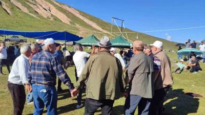 Rize’nin 2400 rakımdaki Koçdüzü Yaylası’nda düzenlenen şenlikler renkli görüntülere sahne