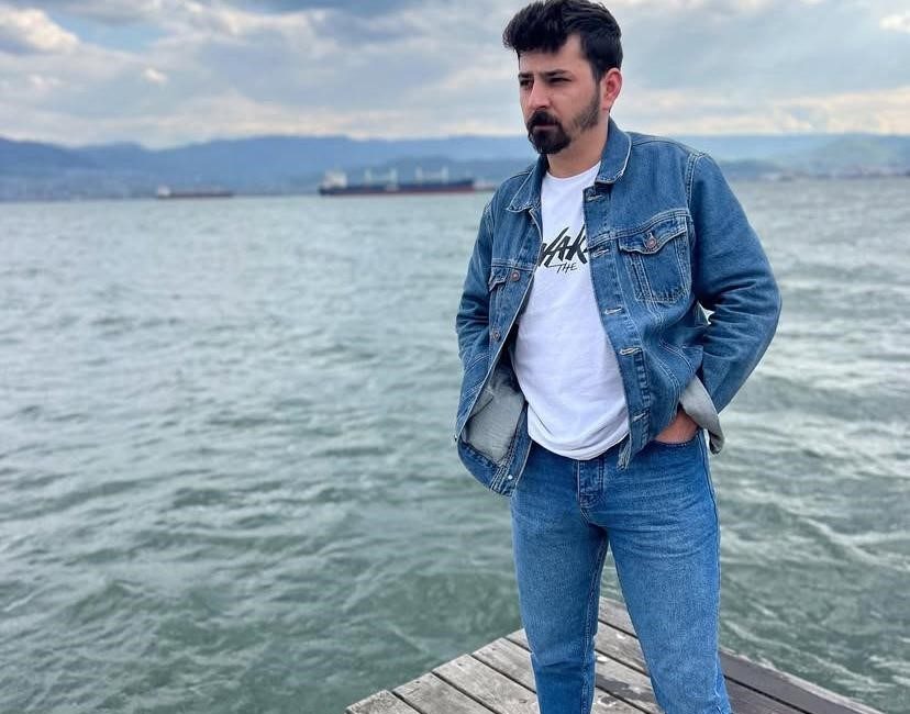 Sakarya’nın Hendek ilçesinde direksiyon hakimiyetini kaybetmesi neticesinde kontrolden çıkan motosikletten