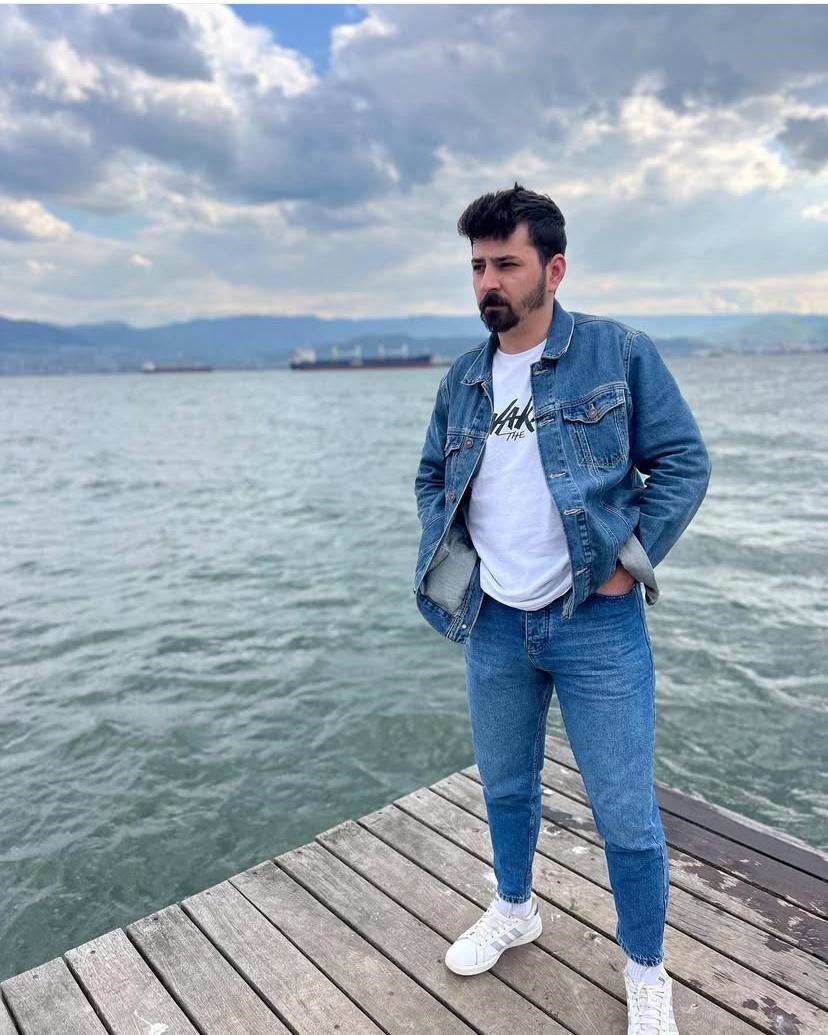 Sakarya’nın Hendek ilçesinde direksiyon hakimiyetini kaybetmesi neticesinde kontrolden çıkan motosikletten