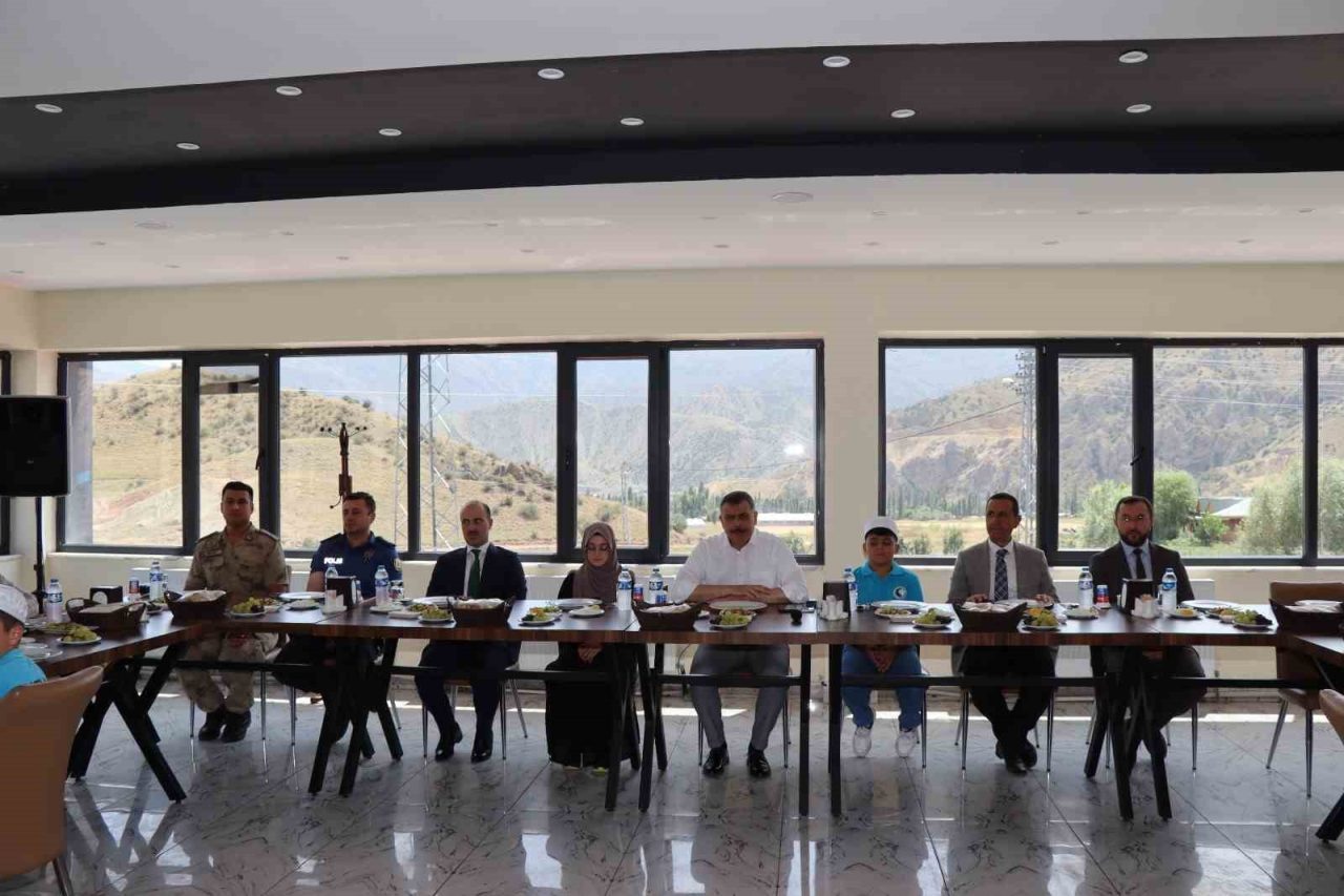 Erzurum’un Oltu ilçesinde Hacı Baba Cağ Kebap Salonu anlamlı bir