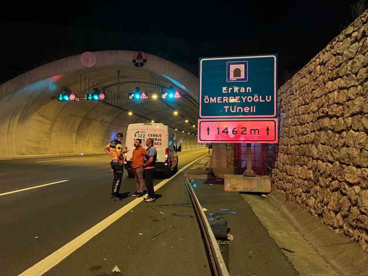 Kuzey Marmara Otoyolu, İzmit geçişinde otomobilin çarptığı yaya hayatını kaybetti.