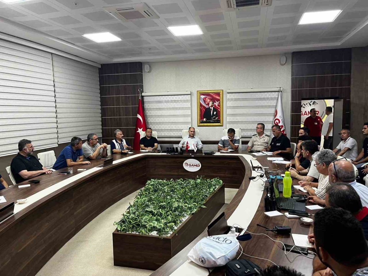 Balıkesir’in Sındırgı İlçesinde dün meydana gelen ve Manisa’da da hasara