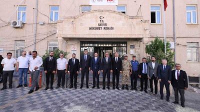 Mardin Valisi ve Büyükşehir Belediye Başkan Vekili Tuncay Akkoyun, beraberindekilerle