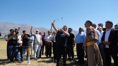 Erzincan’da Mengücek Melik Gazi Menzil Okçuluğu müsabakaları başladı. Türkiye Geleneksel