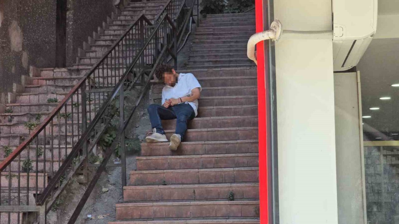 Zonguldak’ta merdivenlerde baygın bulunan gencin imdadına ekipler yetişti. Terakki Mahallesi