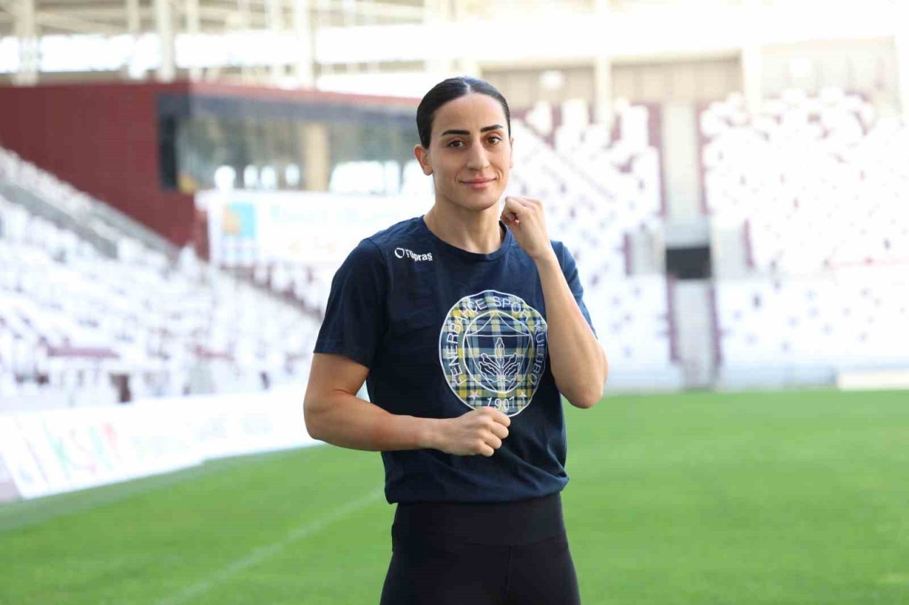 Milli boksör Gizem Özer, İngiltere’de yapılacak olan Dünya Boks Şampiyonası