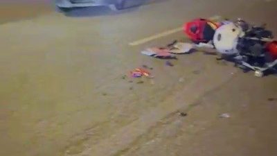 Erzurum’un Yakutiye ilçesinde motosiklet ile otomobilin çarpışması sonucu meydana gelen