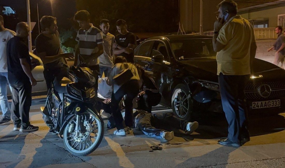 Erzincan’da motosikletiyle otomobile çarpan genç adam yaralandı. Kaza, İnönü Mahallesi