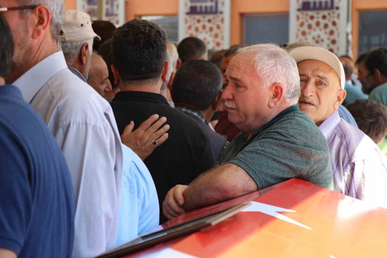 Sivas’ta muhtarlık birasında, görevi başında vefat eden Aydoğan Mahalle Muhtarı