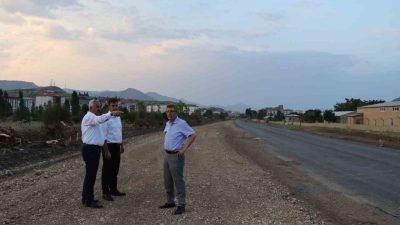 Erzurum’un Oltu ilçesinin Narman yönünden girişinde başlatılan yol genişletme çalışmalarıyla