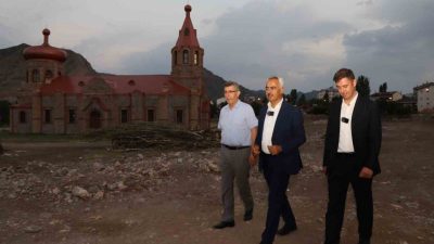 Oltu Belediyesi, tarihi Oltu Kilisesi çevresinde başlattığı düzenleme çalışmalarıyla bölgeyi