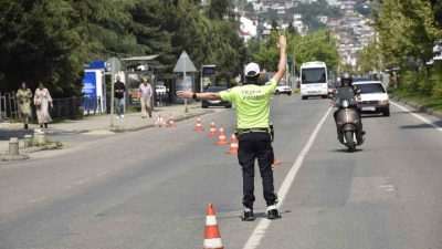 Ordu’da polis ekipleri tarafından trafik kazalarını azaltmaya yönelik yapılan denetimlerde