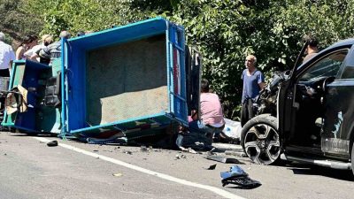Ordu’nun Ünye ilçesinde cip ile patpatın karıştığı trafik kazasında 2