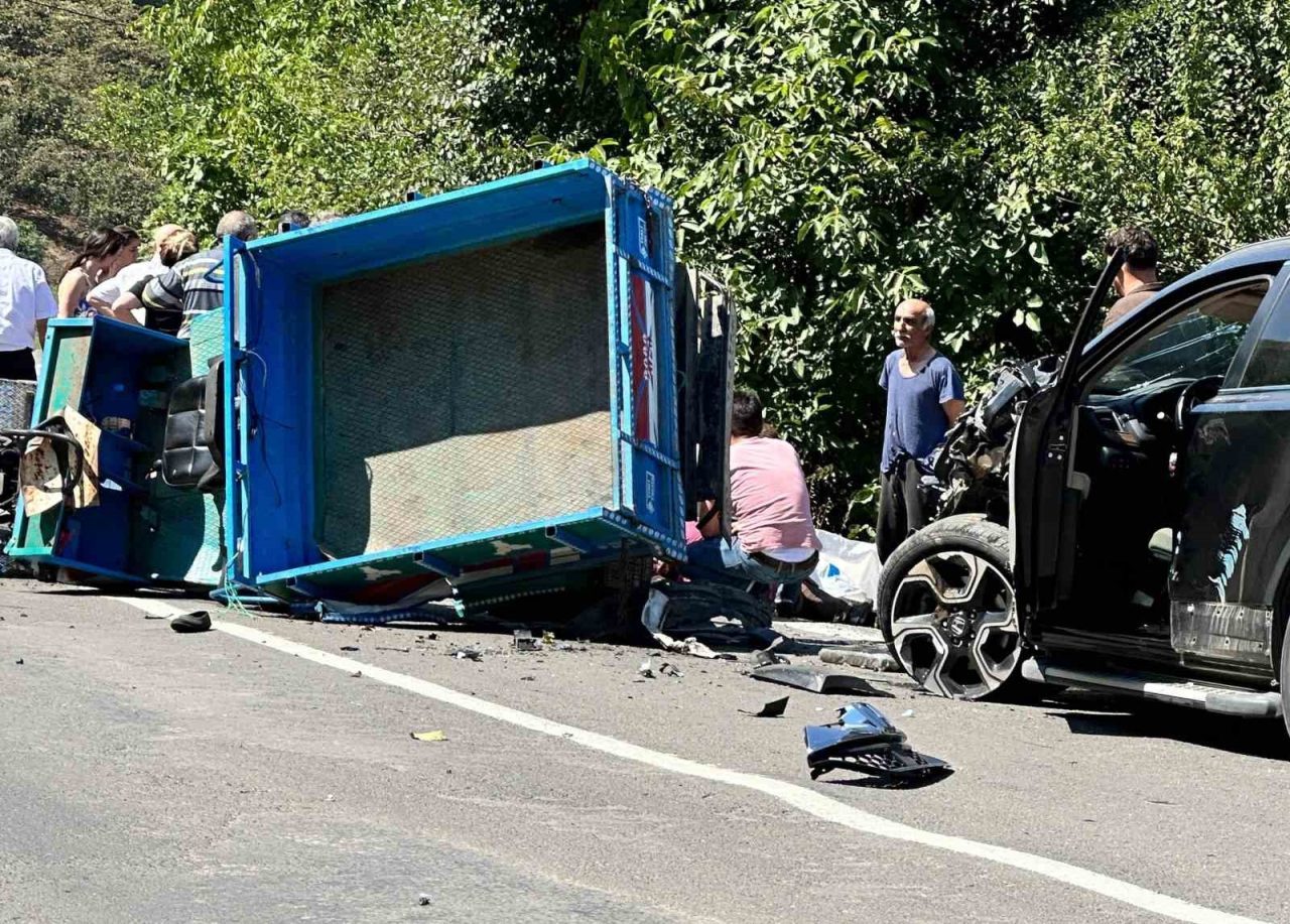 Ordu’nun Ünye ilçesinde cip ile patpatın karıştığı trafik kazasında 2