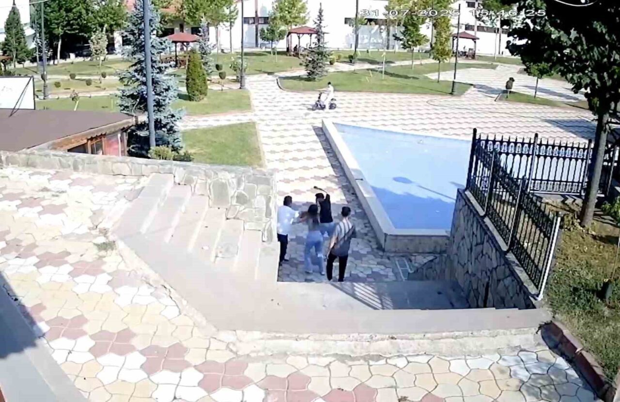 Kastamonu’da mahalle muhtarı, kız arkadaşıyla birlikte parkta uygunsuz hareketlerde bulunduğu