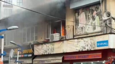Rize’nin Pazar ilçesinde depo olarak kullanılan işletmede yangın çıktı. Edinilen