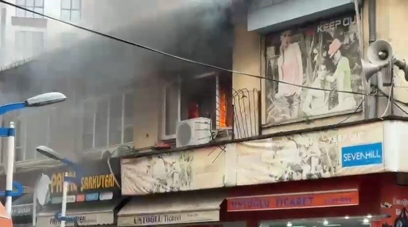 Rize’nin Pazar ilçesinde depo olarak kullanılan işletmede yangın çıktı. Edinilen