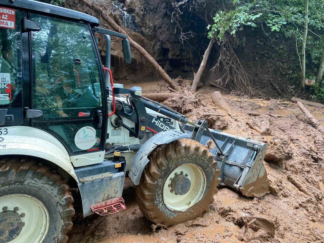 Rize’nin yüksek kesimlerinde etkili olan şiddetli yağışların sebep olduğu ufak