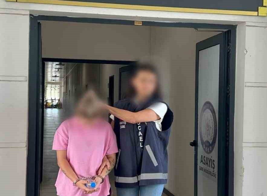 Kocaeli’de kamu görevlisi gibi davranan şahıs, dava dosyalarını çözeceğini söyleyerek