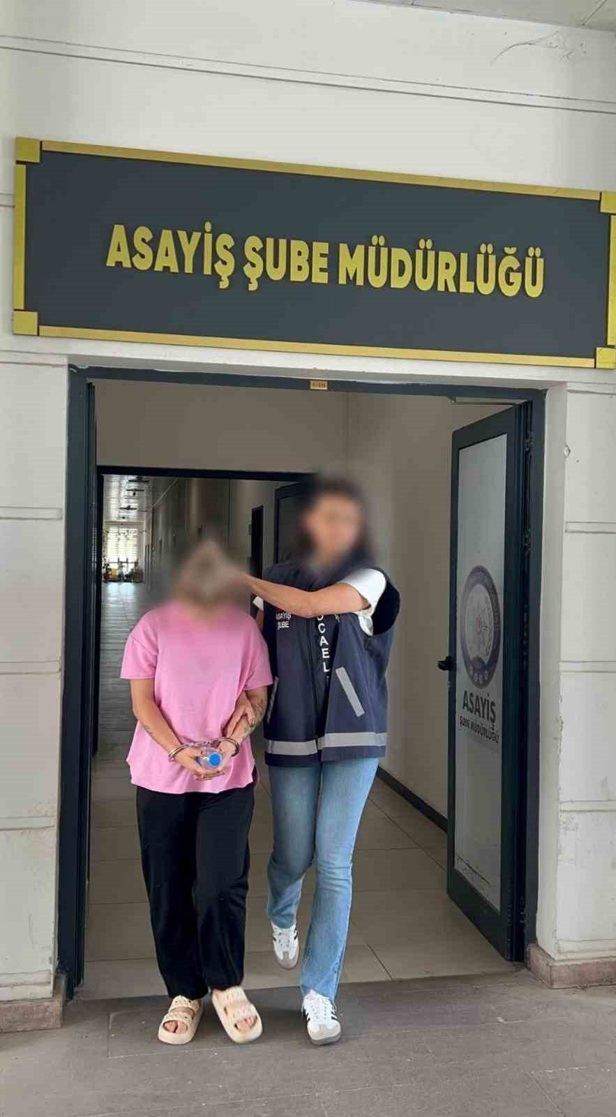 Kocaeli’de kamu görevlisi gibi davranan şahıs, dava dosyalarını çözeceğini söyleyerek