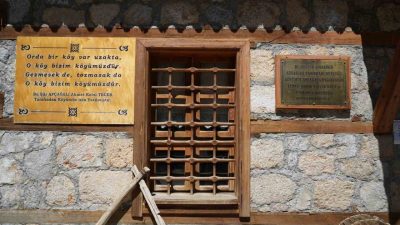 “Orada bir köy var uzakta” adlı şiiri yazan şair Ahmet