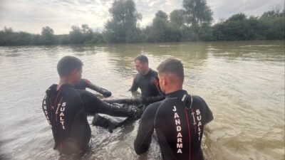 Sakarya’nın Adapazarı ilçesinde Sakarya Nehri’ne düştüğü öne sürülen 22 yaşındaki