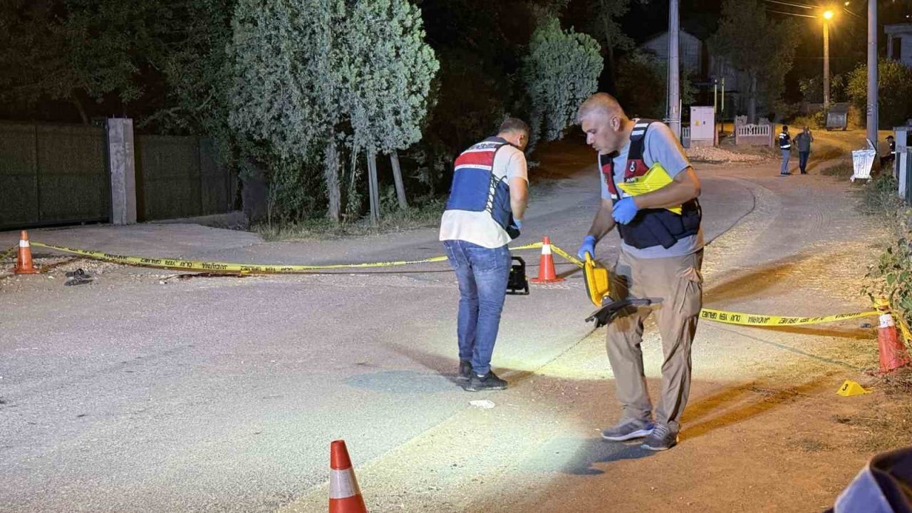 Sakarya’nın Erenler ilçesinde iki aile arasında çıkan silahlı çatışmada 2