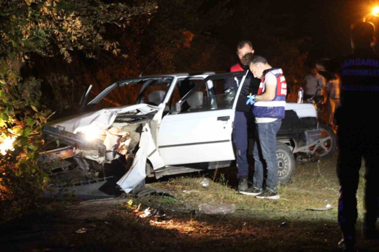 Sakarya’nın Akyazı ilçesinde otomobil ile motosikletin çarpışması neticesinde meydana gelen