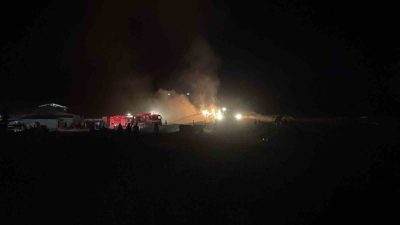 Sivas’ta İnceağaç köyünde samanlıkta çıkan yangın kısa sürede yayılarak 6