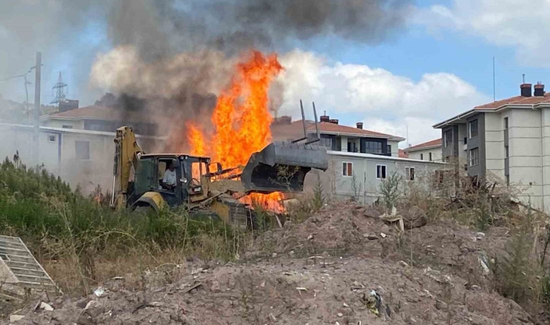 Kocaeli’nin Derince ilçesinde bir şantiyede çıkan yangın, itfaiye ekiplerince büyümeden