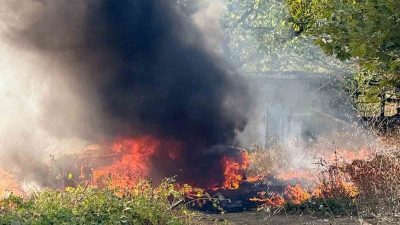 Zonguldak’ın Çaycuma ilçesinde bir otomobil, başka bir otomobile çarptıktan sonra