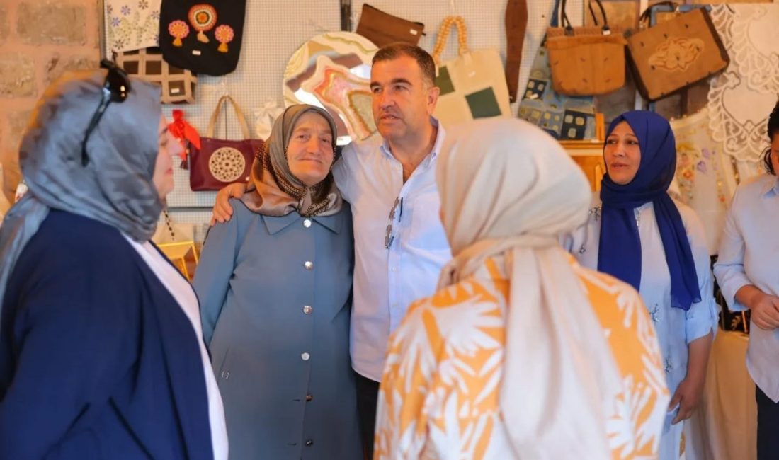 Bayburt Valisi Mustafa Eldivan ve eşi Meltem Eldivan, Bayburt Halk