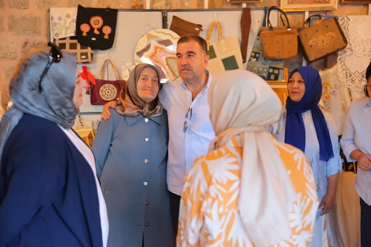 Bayburt Valisi Mustafa Eldivan ve eşi Meltem Eldivan, Bayburt Halk