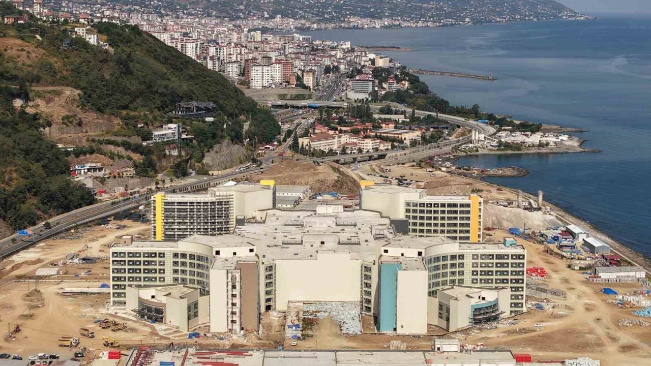 Trabzon’da yapımı süren Şehir Hastanesi’nin 2026 yılı Ağustos ayında hizmete