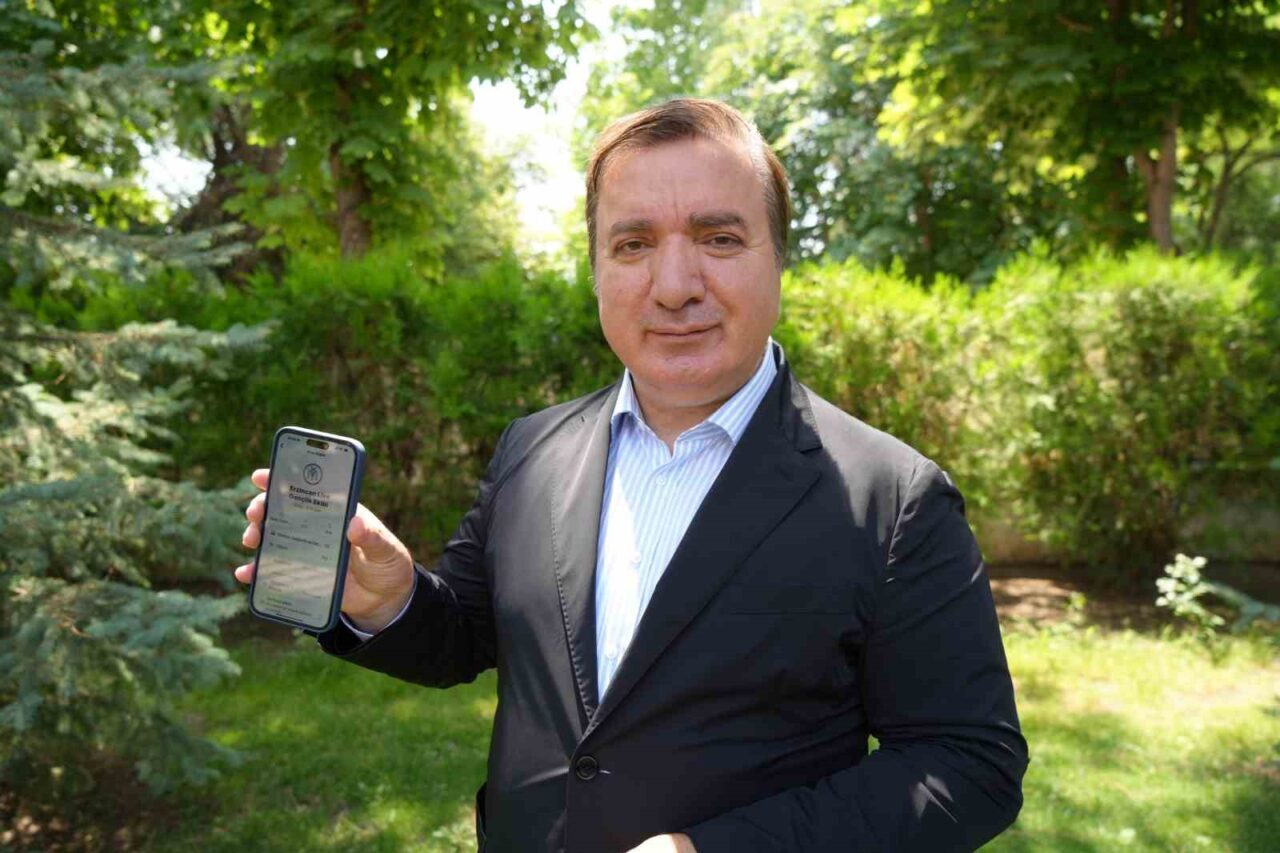 Erzincan Valisi Hamza Aydoğdu, lise ve üniversite öğrencilerinin yer aldığı