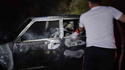 Kastamonu’nun Cide ilçesinde seyir halindeyken alevlere teslim olan Fiat Tofaş