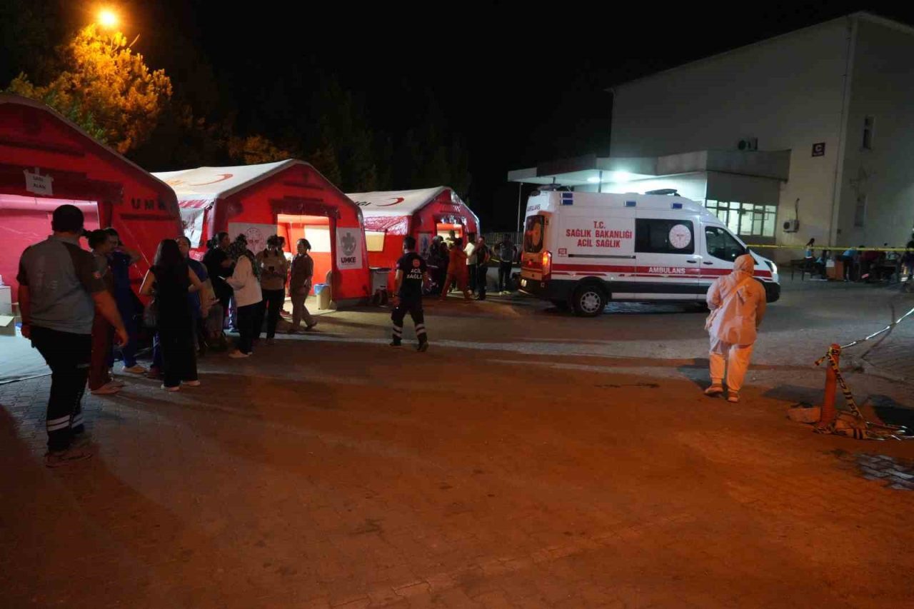 Balıkesir’in Sındırgı ilçesinde meydana gelen 6,1 büyüklüğündeki depremin ardından tedbir